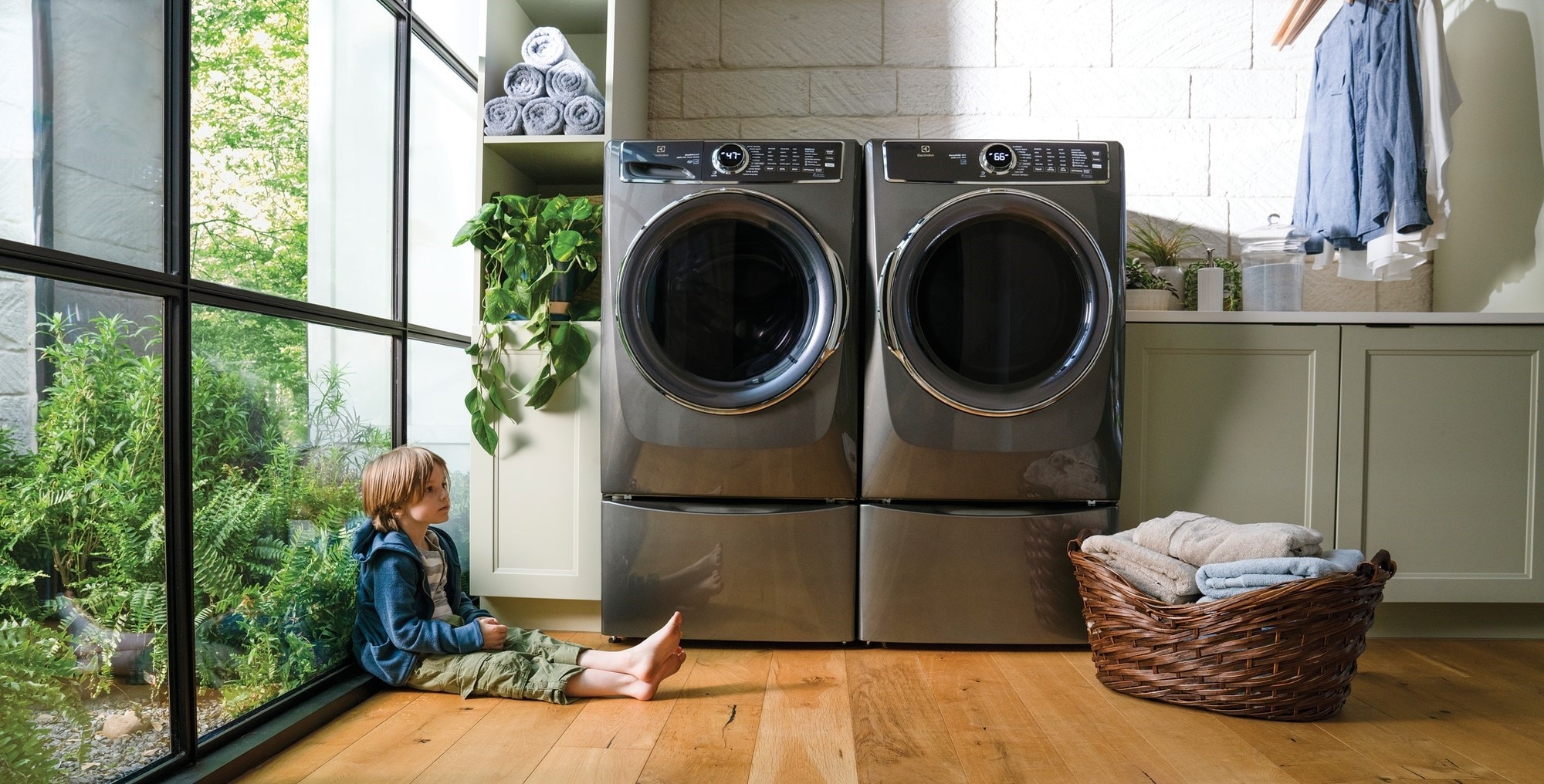 Kid with Electrolux 600 Series Laundry