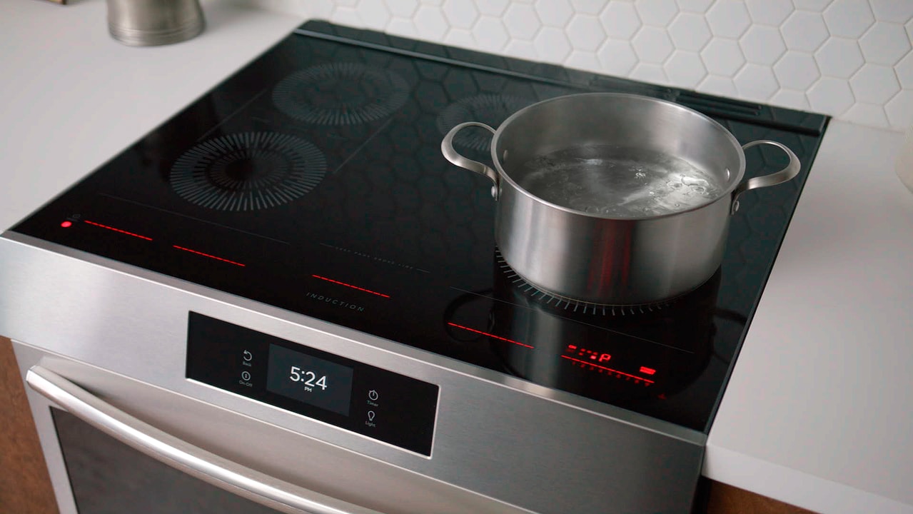 Induction cooktop has water boiling quickly 